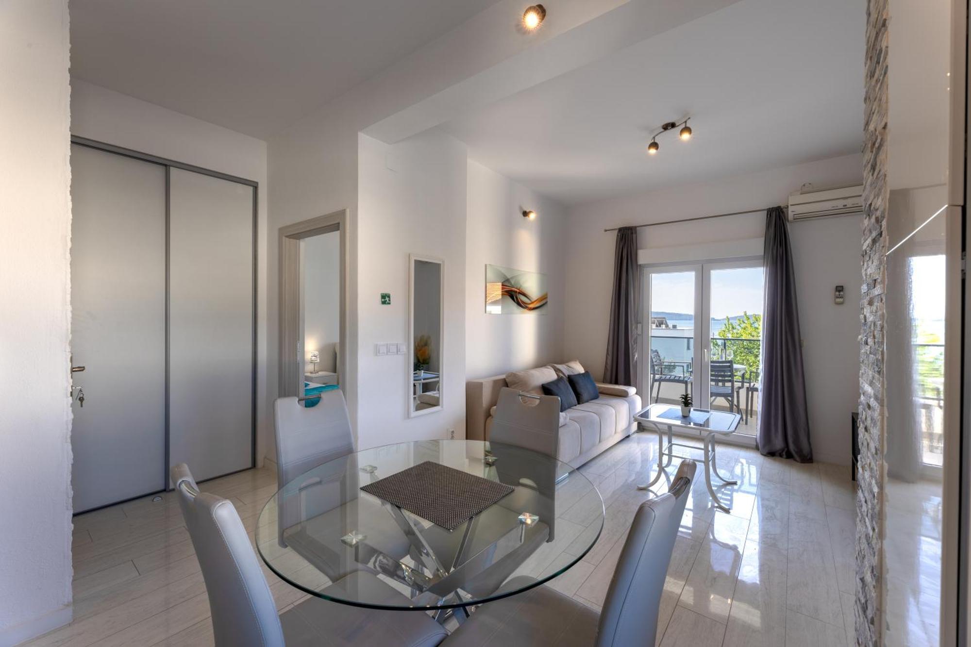 Apartments Bilopavlovic Kaštela Екстериор снимка