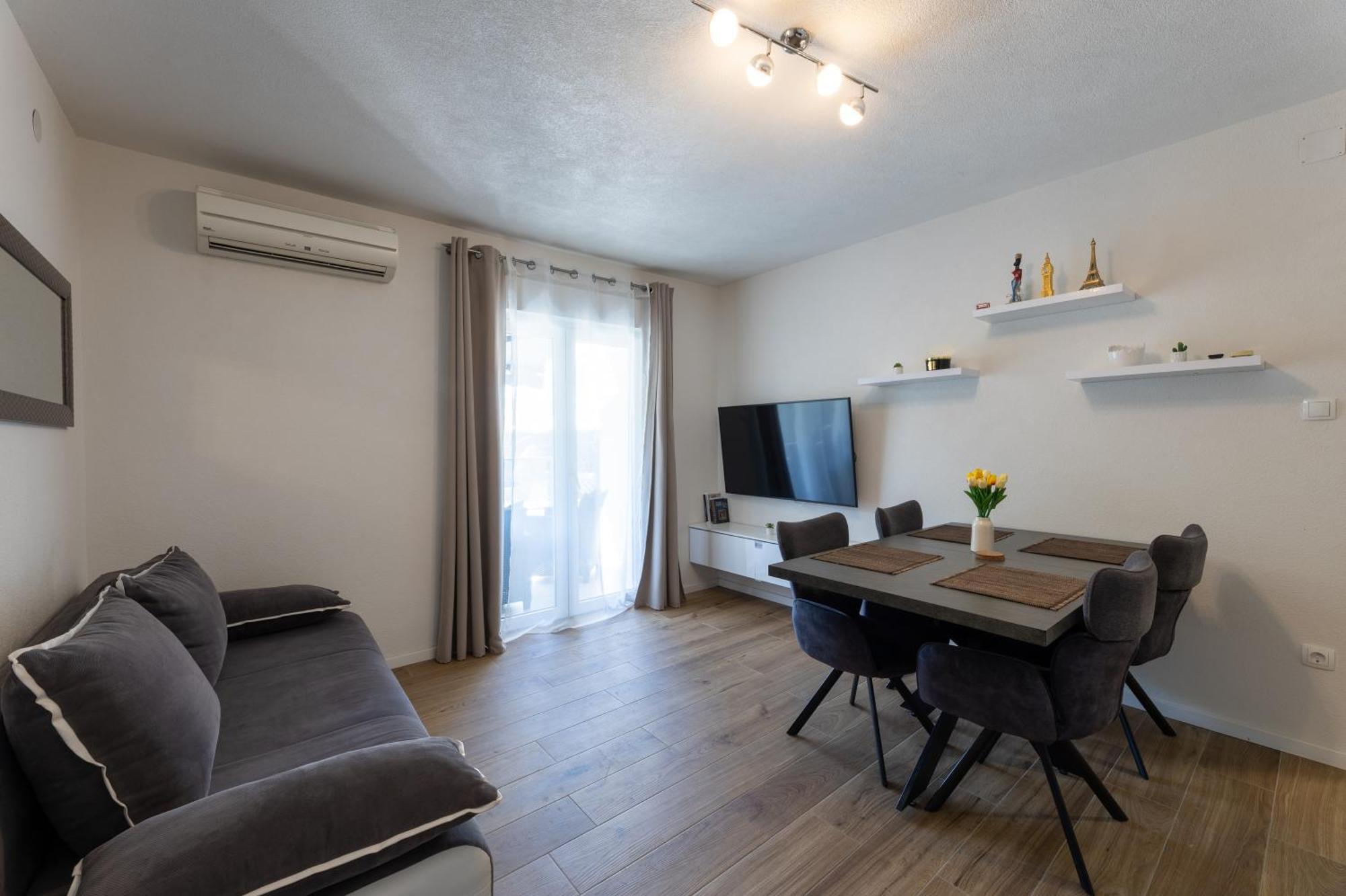 Apartments Bilopavlovic Kaštela Екстериор снимка