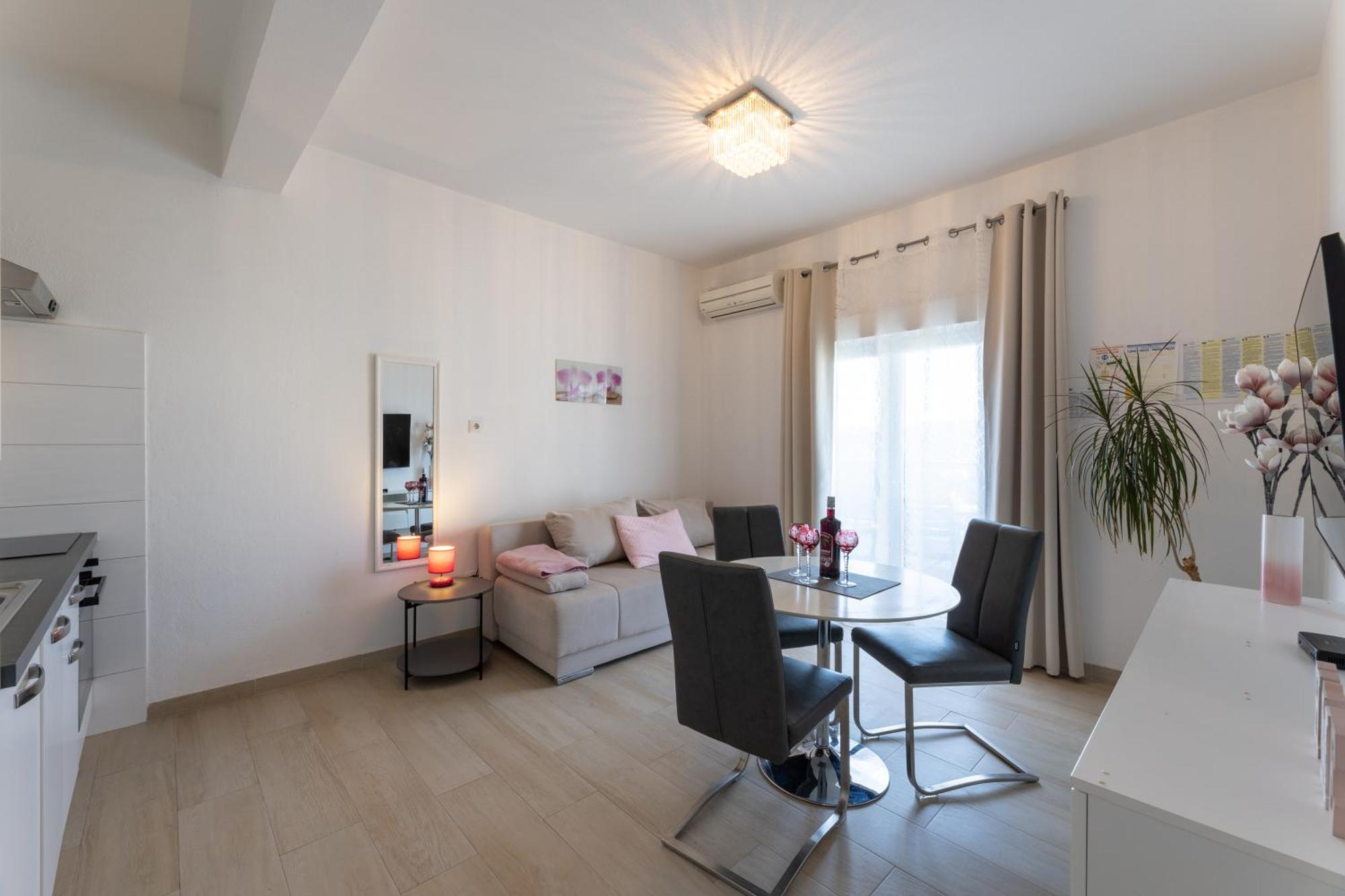 Apartments Bilopavlovic Kaštela Екстериор снимка