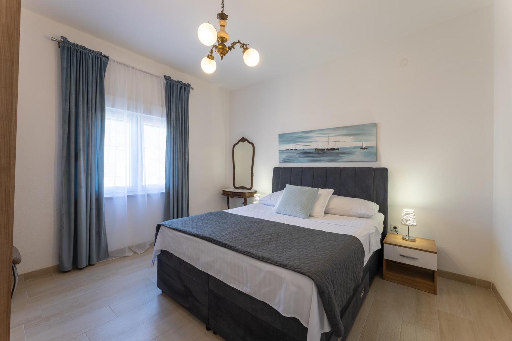 Apartments Bilopavlovic Kaštela Екстериор снимка