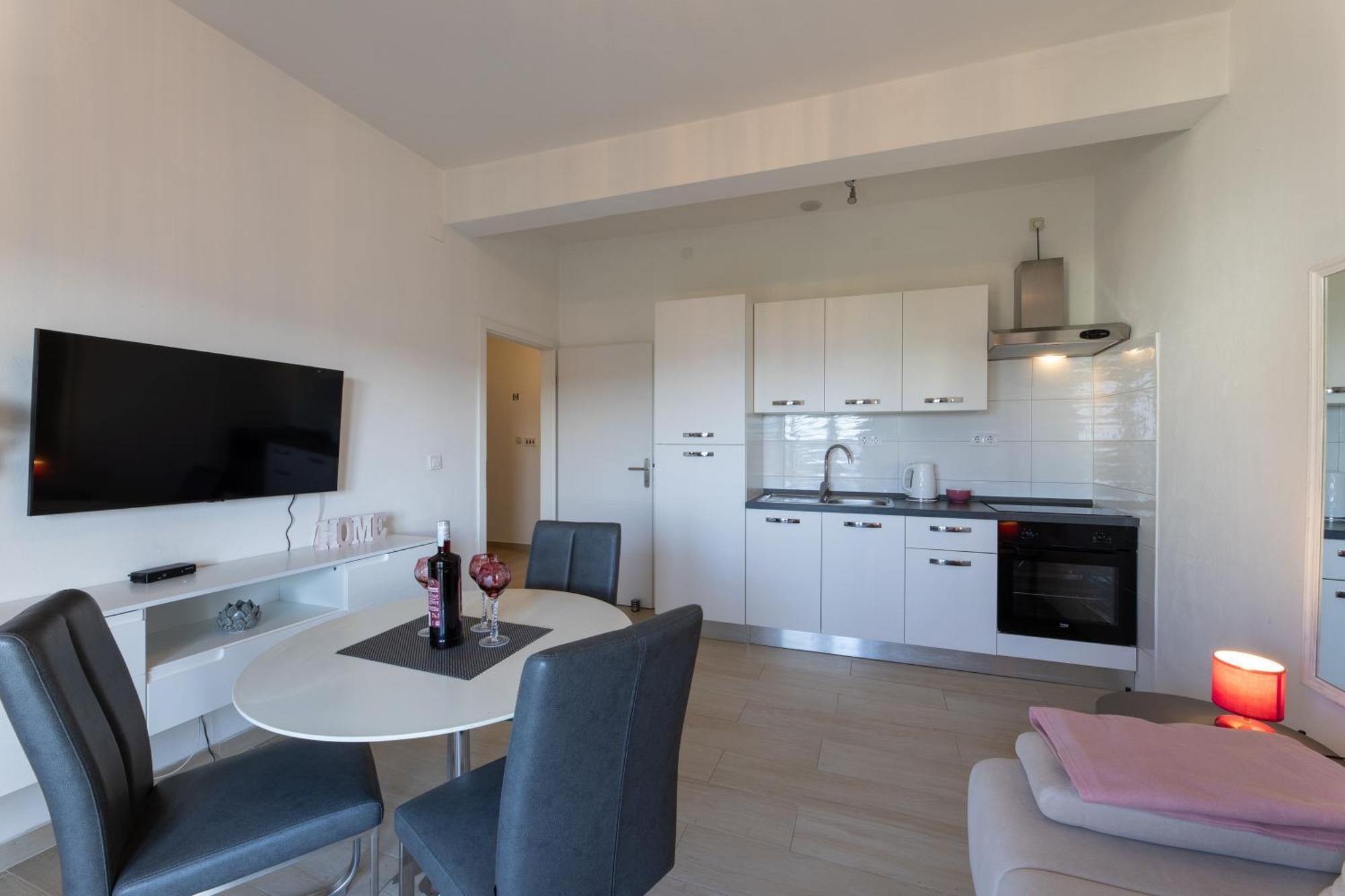 Apartments Bilopavlovic Kaštela Екстериор снимка